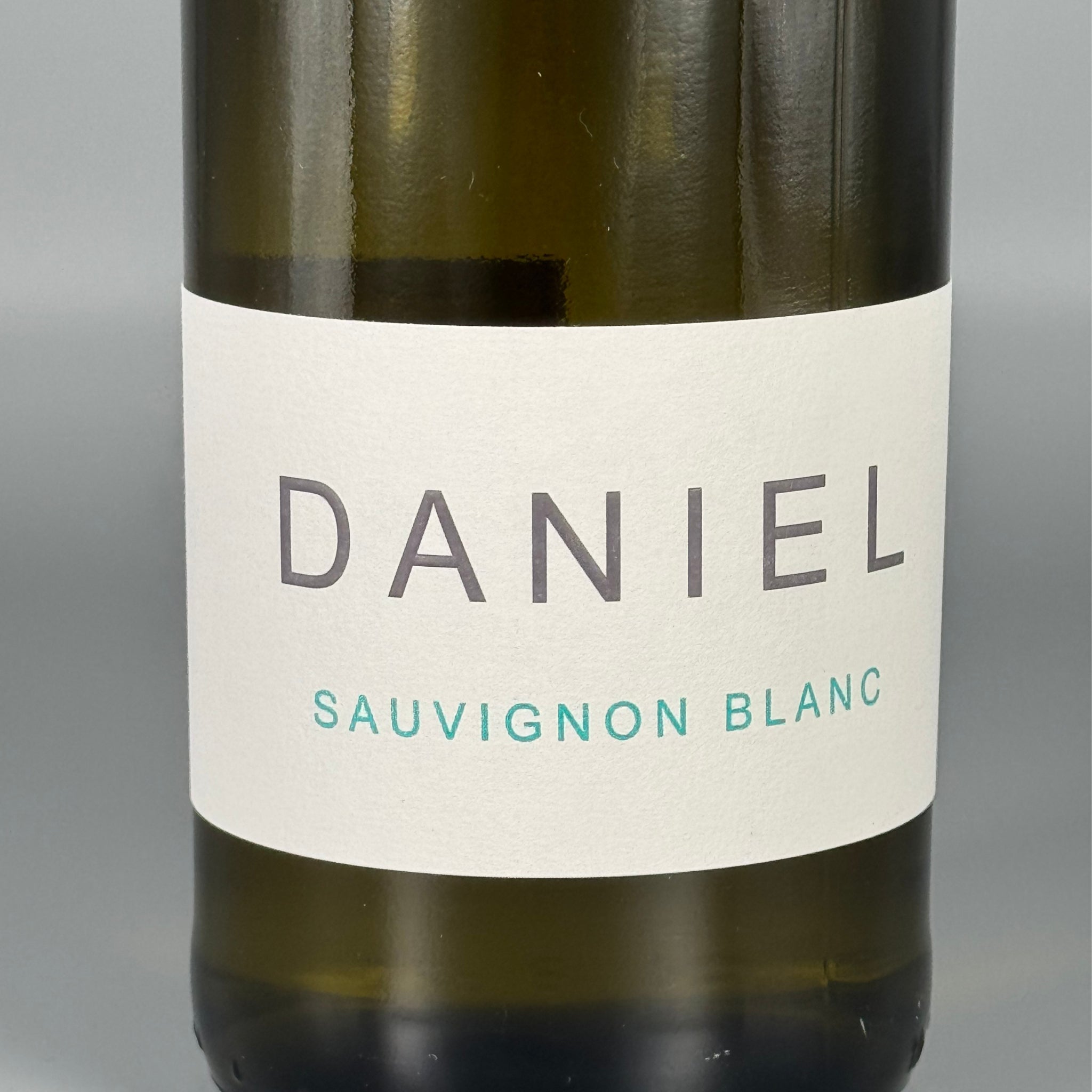 Daniel Sauvignon blanc close